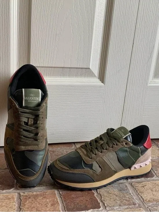 Authentic Valentino Garavani Low-Top Sneakers - Picture 3 of 12